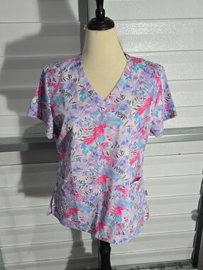 Ava Therese  V-Neck Floral Watercolor Scrub Top in Lavender Pink Size Large